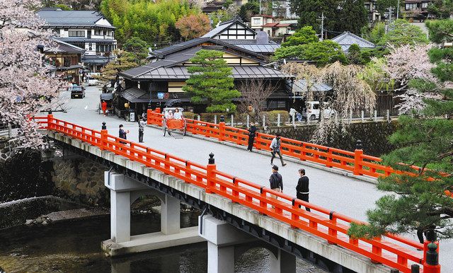 春祭り 静かに粛々と 高山祭初日 中日新聞web