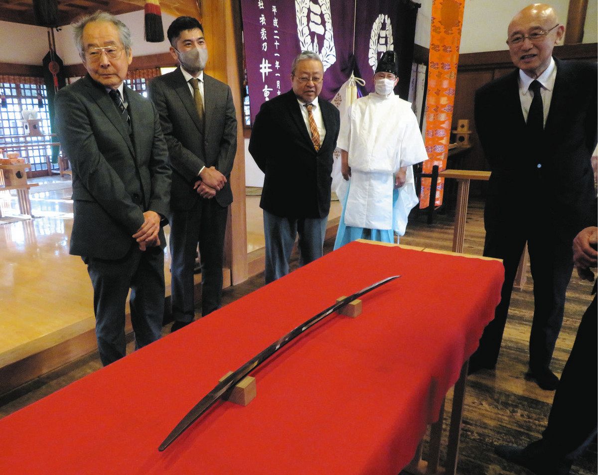 村正の刀、漆を研ぎ落とし元の姿に 桑名宗社へ戻る：中日新聞Web