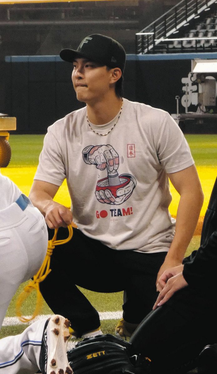 日本ハム・達孝太、『お茶たてポーズ』Tシャツで練習 「ロッカーに置 日本ハム・達孝太、『お茶たてポーズ』Tシャツで練習 「ロッカーに置