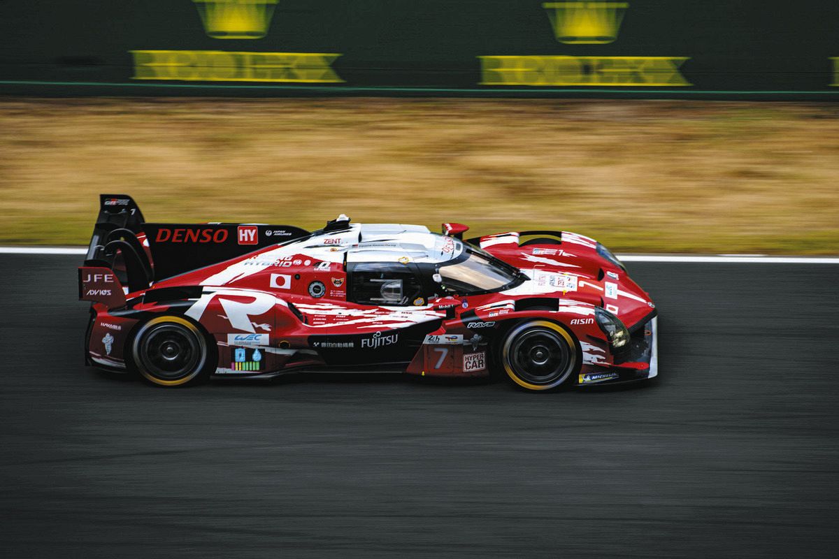 トヨタのルマン参戦４０周年を記念した特別カラーで走るＴＧＲ７号車（トヨタ自動車提供）