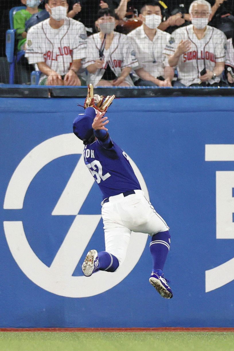 中日】加藤翔がファインプレーでチーム救う 「守備は投手の人生が