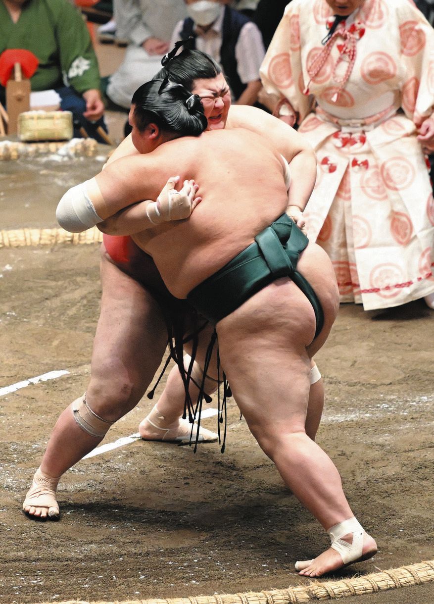大相撲】熱海富士が初の幕内の相撲で勝利 豊山を一気にがぶって寄り