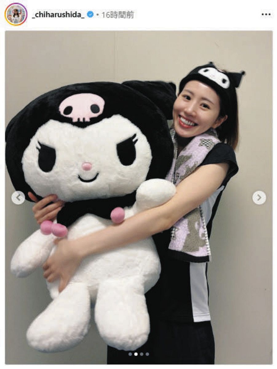 ◇志田千陽、満面の笑み『特大パートナー』と【写真複数】：中日