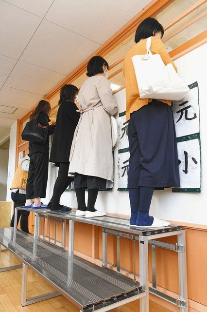 工夫凝らし３密避け授業参観 高山市内の小学校 中日新聞web
