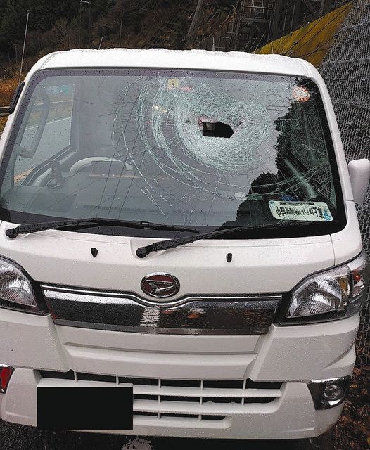 衝突した軽トラック