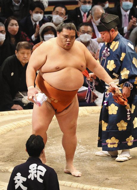 御嶽海、正代を押し出し１１勝 大相撲九州場所千秋楽：中日新聞Web