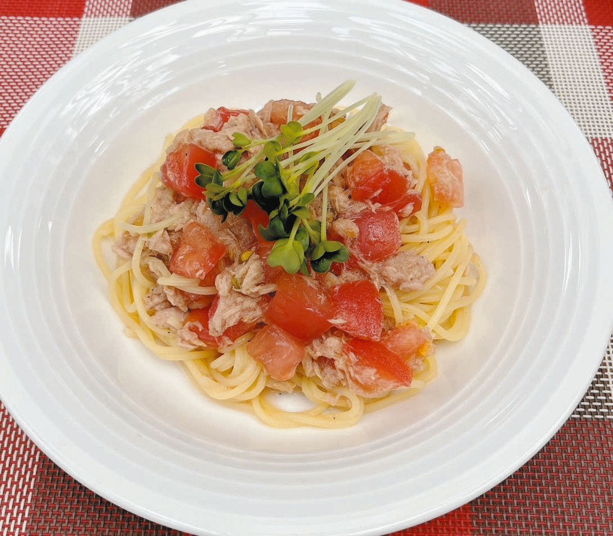 フレッシュトマトとツナの冷製パスタ (レシピ・きょうの一皿)