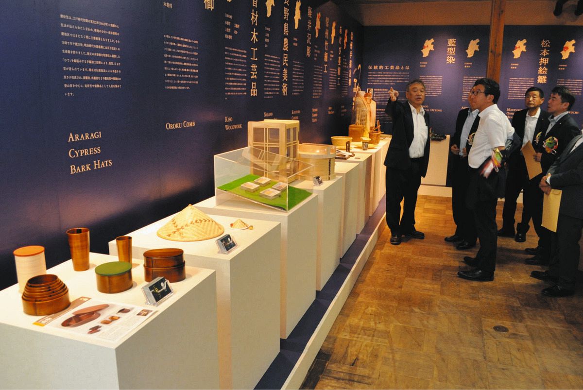 漆器や信州紬など長野の伝統工芸100点展示 塩尻・木曽くらしの工芸館に 