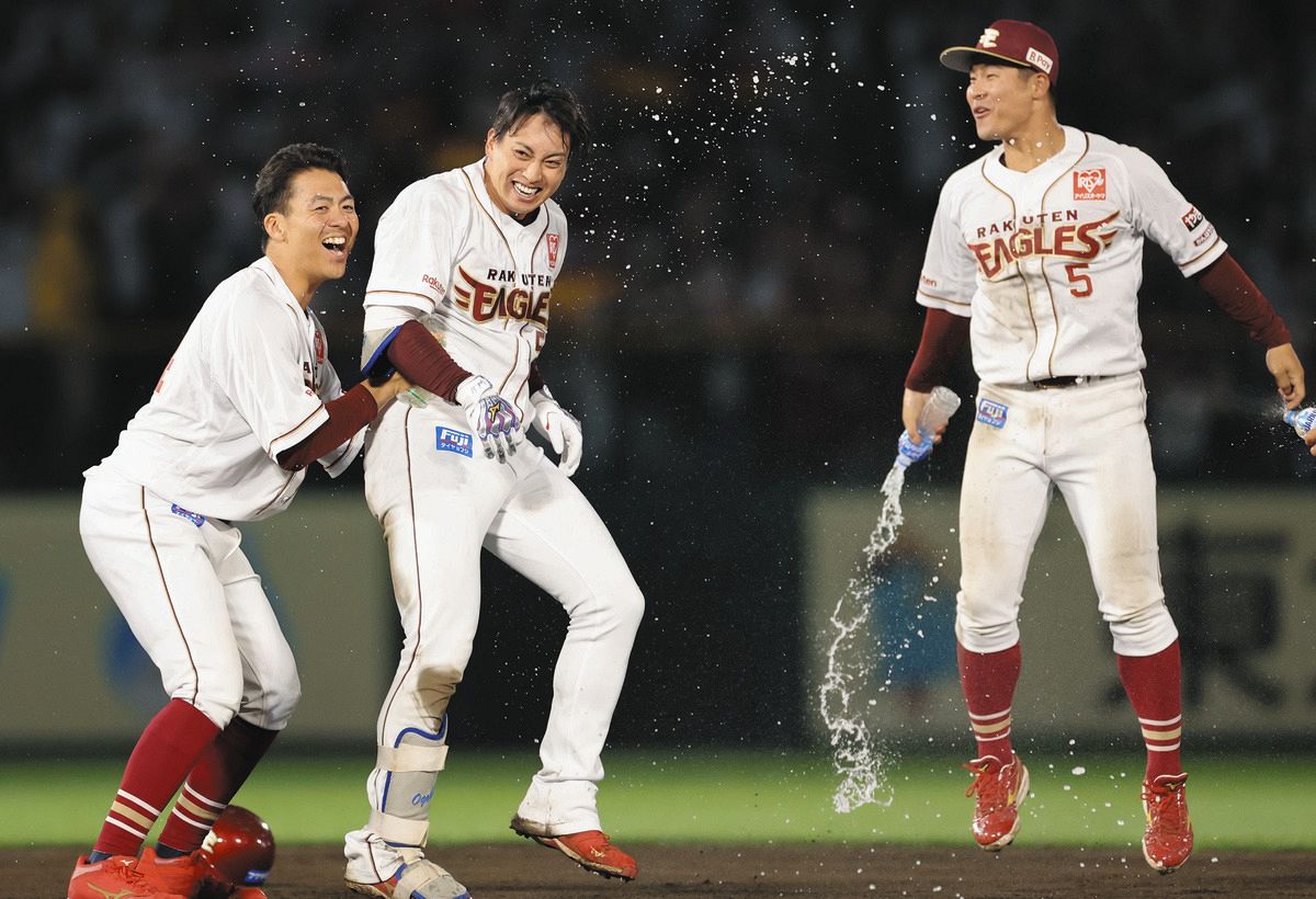 楽天】小郷裕哉が決めた！ 劇的逆転サヨナラ勝ちで交流戦単独
