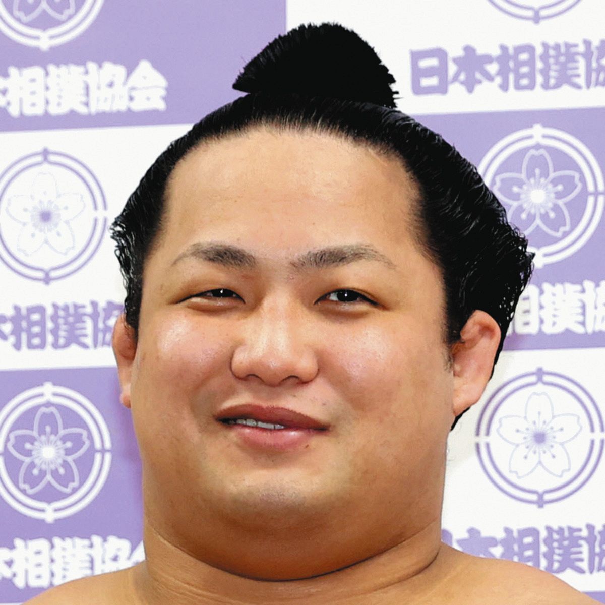 19歳聖富士が37歳北はり磨との全勝対決制し幕下V 熱海富士の