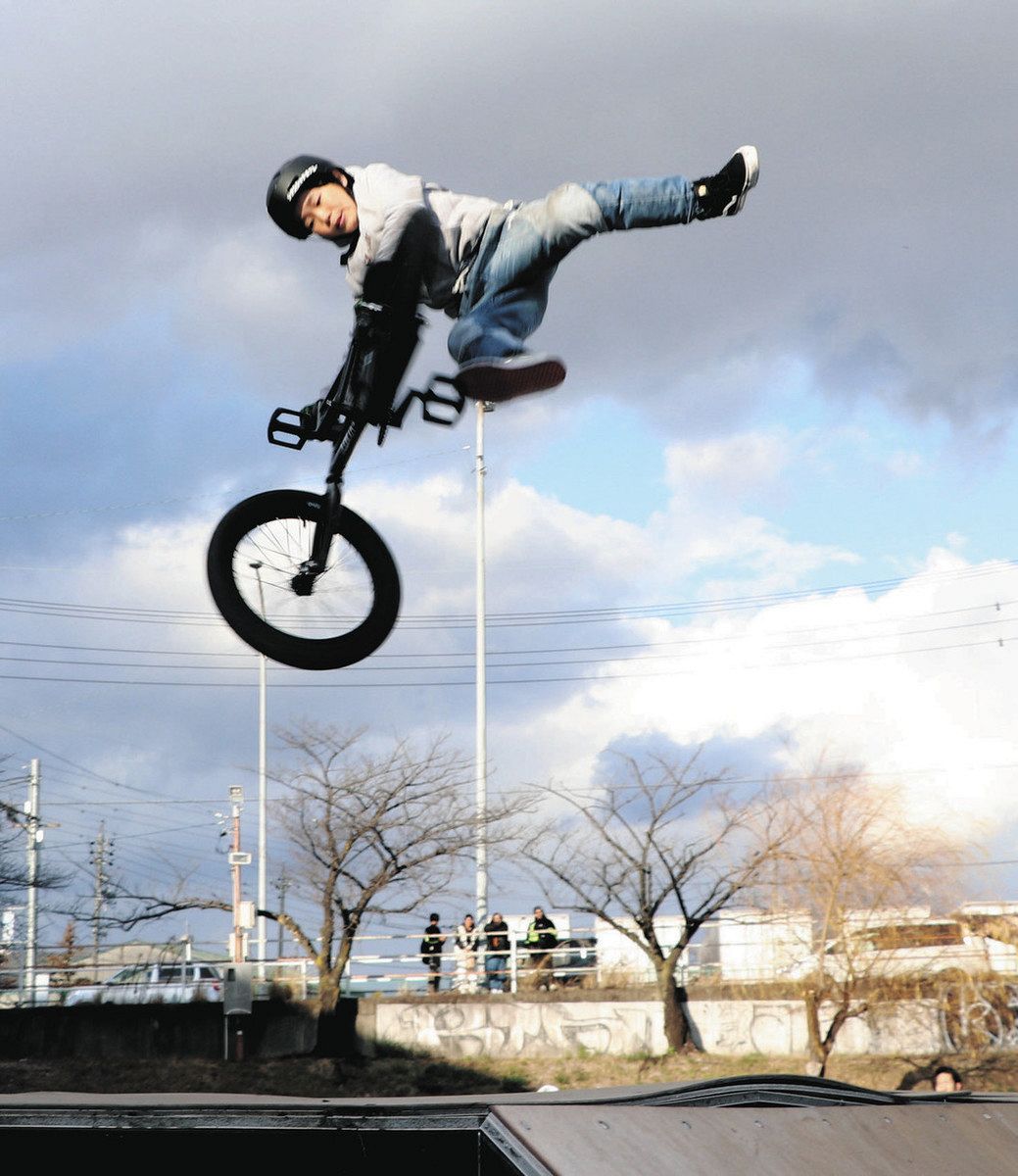 BMX、スケボー…華麗に舞う ラッパーAK－69さん、出身の小牧でイベント