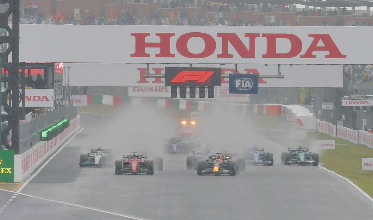 F1日本GP決勝】赤旗提示時にコース脇をトラクター、遭遇したドライバー
