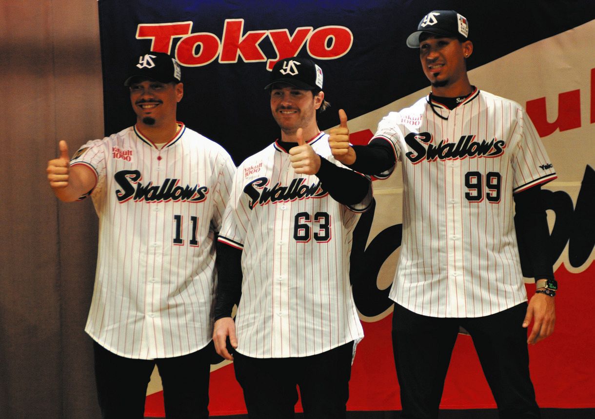 ヤクルト】新外国人3人が入団会見 対戦したい相手はなぜかチームメート