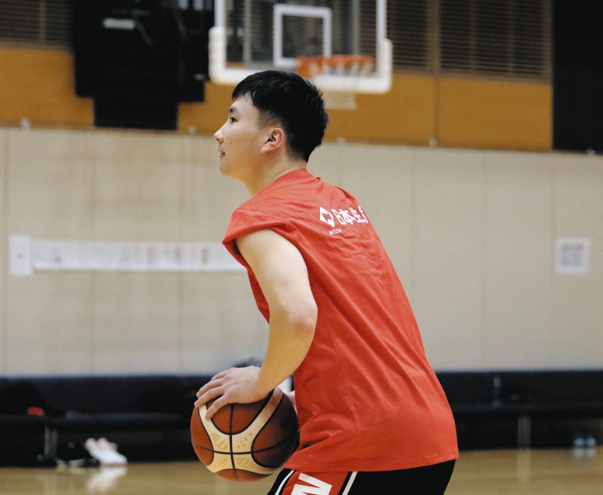 富永啓生選手スリーハンドペンダントトップ カリーブランド アメリカ