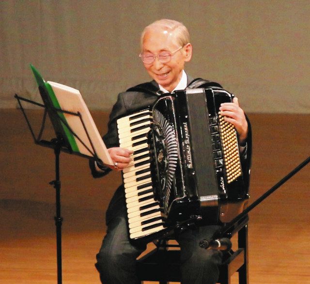 歌声喫茶伴奏は91歳 設楽アコーディオン奏者杉村さん：中日新聞Web