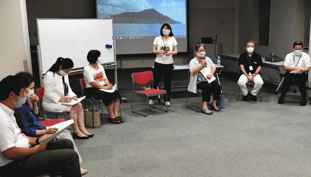 女性防災士らが意見交換した集い＝高岡市のウイング・ウイング高岡で
