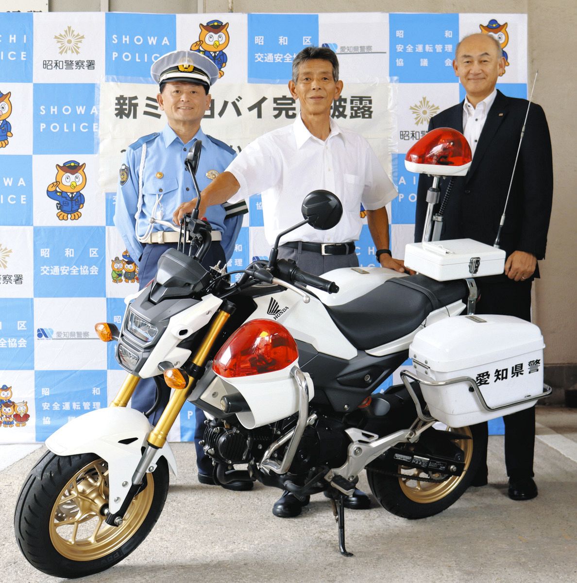白バイ」贈り交通安全を子どもたちにアピール 県警OBがバイクを改造