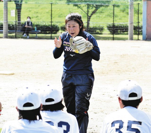 銀メダルの技を高校生に伝える 熊野で元五輪ソフト選手ら指導：中日新聞Web