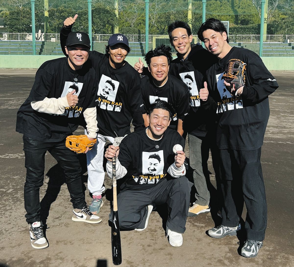 巨人坂本（左）らと旅番組に出演した大野（中）