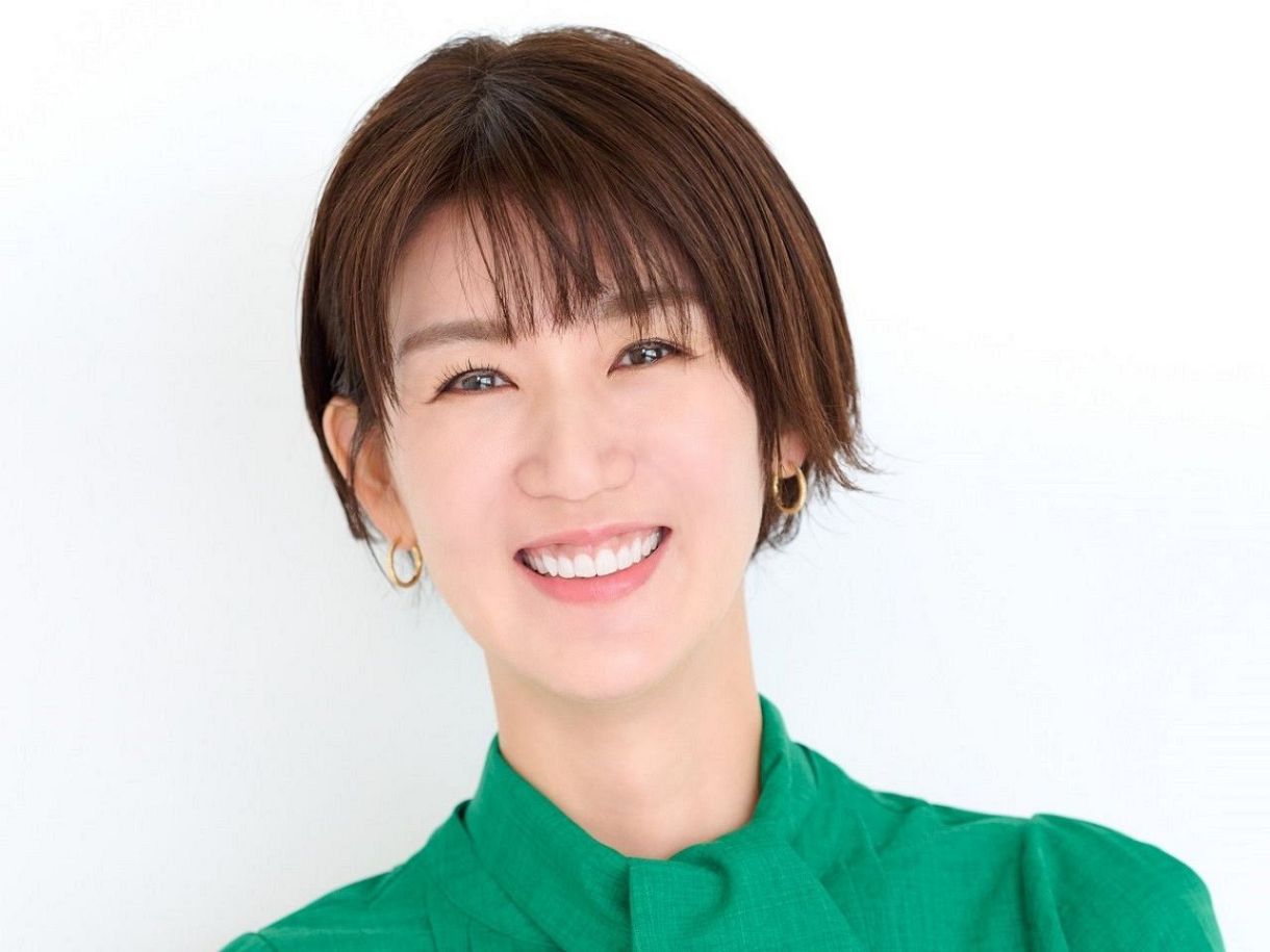 プリンセス・メグ』栗原恵、春のブラックコーデ披露にフォロワー