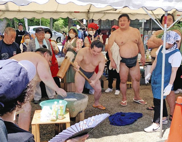 朝乃山関「高砂部屋一同頑張る」 宿舎の蟹江・龍照院で激励会：中日新聞Web