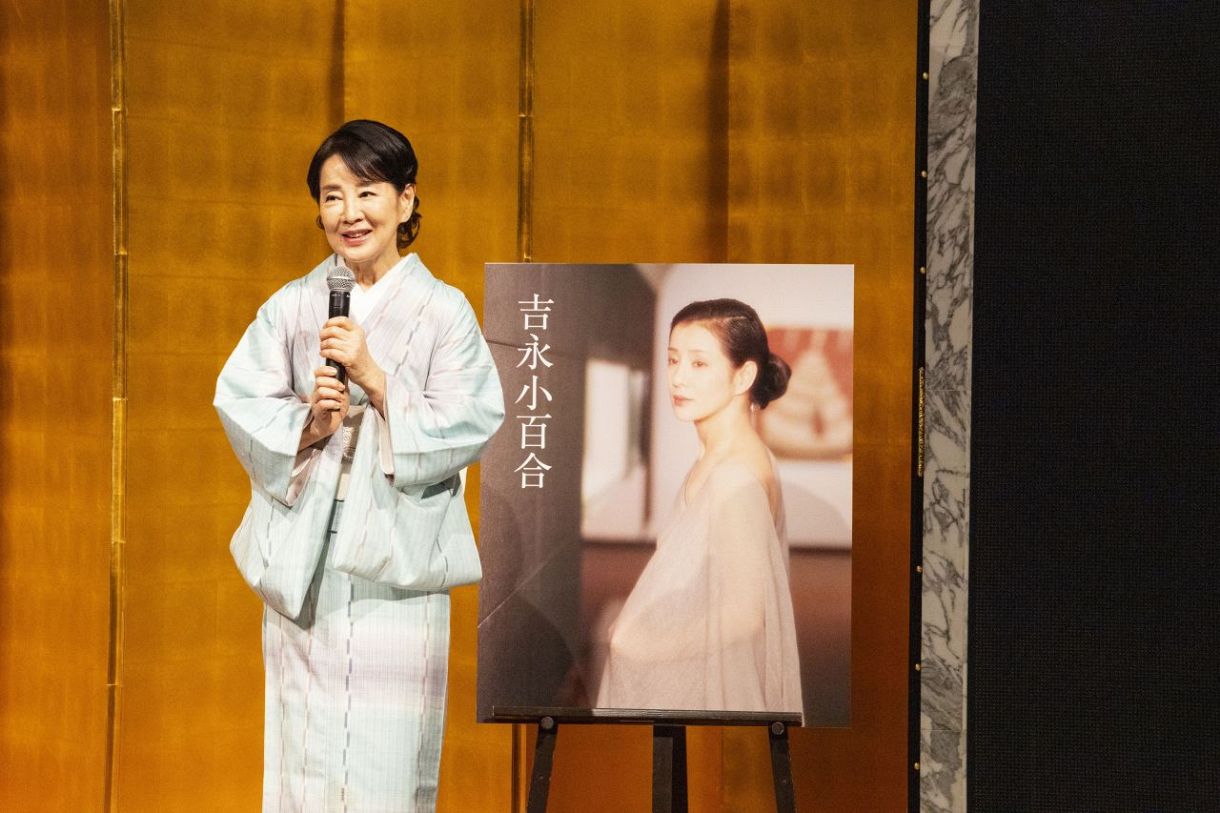 吉永小百合、30年ぶり写真集お渡し会 60人にサイン本 80歳で「80年の