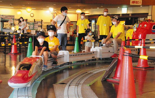 ミニ新幹線で出発だ！ 亀山鉄道まつり：中日新聞Web
