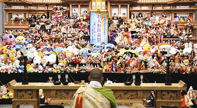 愛着ある人形にお別れ 飯田のｊａ虹のホールで供養祭 中日新聞web