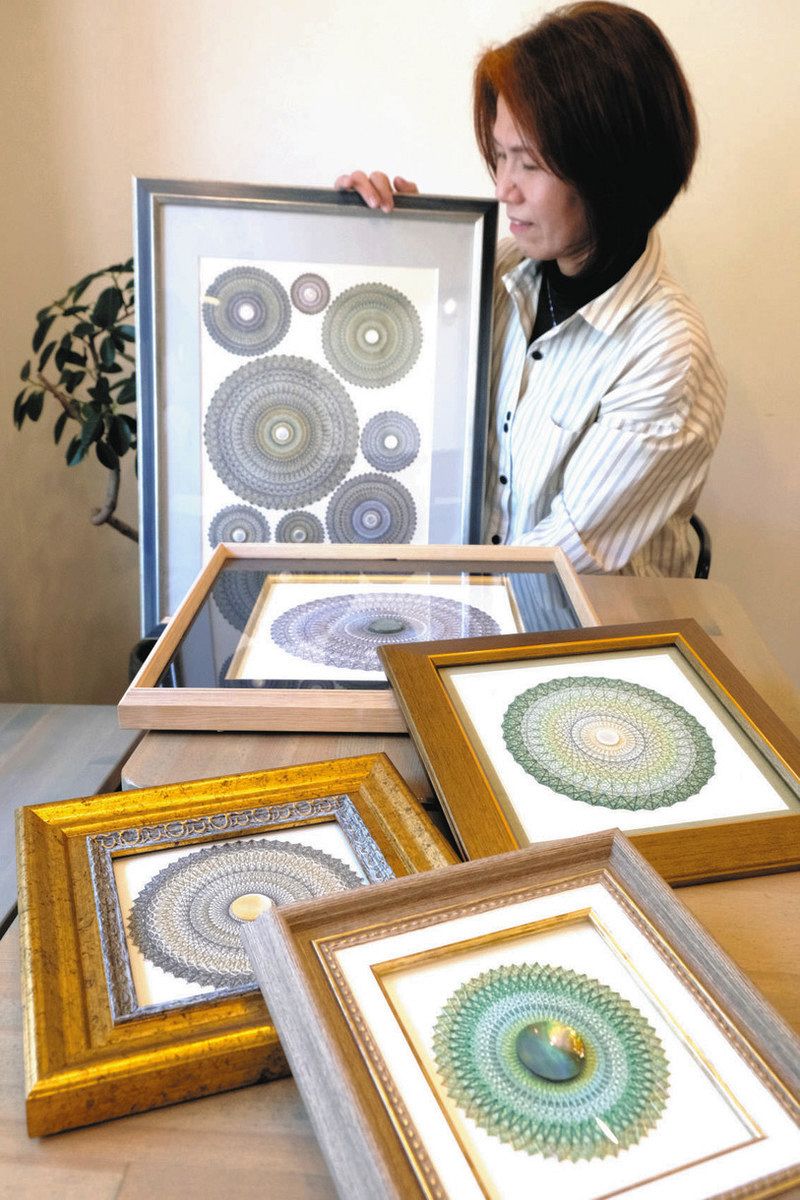 幾何学模様の中心に貝殻 志摩の画家、伊勢で曼陀羅作品展：中日新聞Web