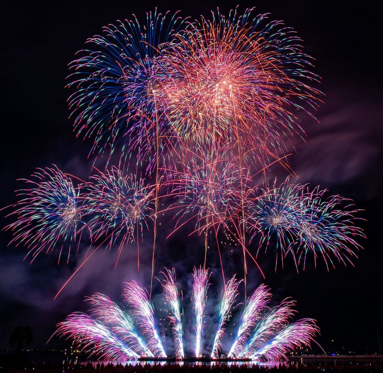 写真多数】全国の花火師が競う「花火甲子園」 蒲郡の夜空と海を彩る：中日新聞Web