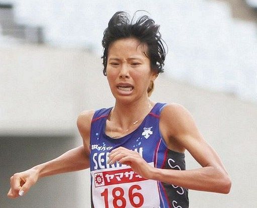 女子5000メートル決勝　2位でゴールする新谷仁美