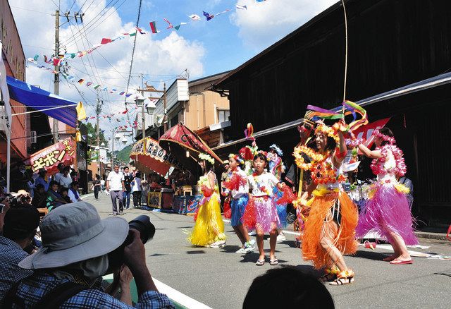 祭り おもしろ仮装で活気 4年ぶり、天竜区「みさくぼ祭り」：中日新聞