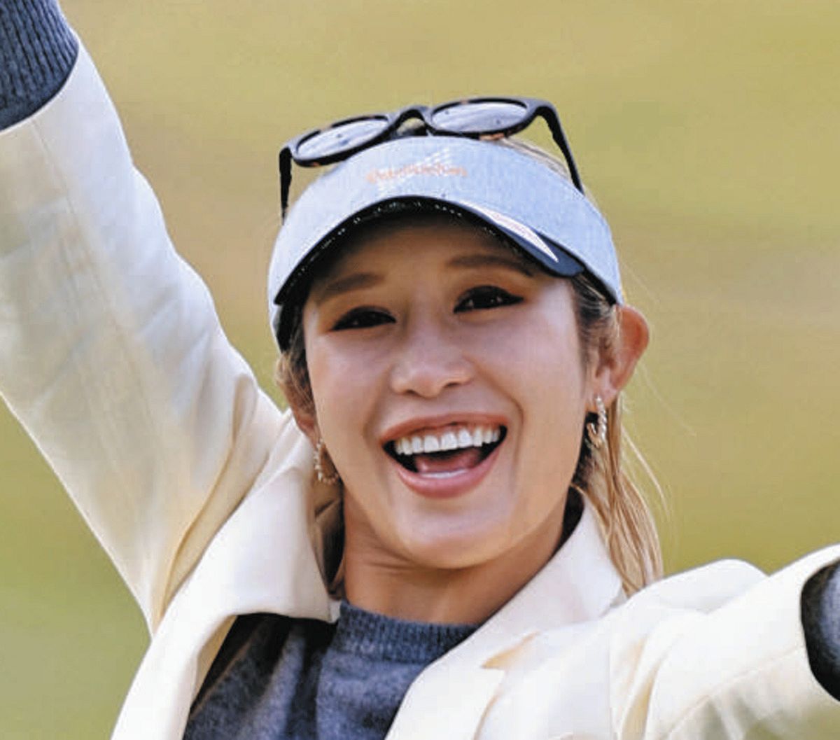 女子ゴルフ・金田久美子、中日・土田龍空らの自主トレ参戦！ティー