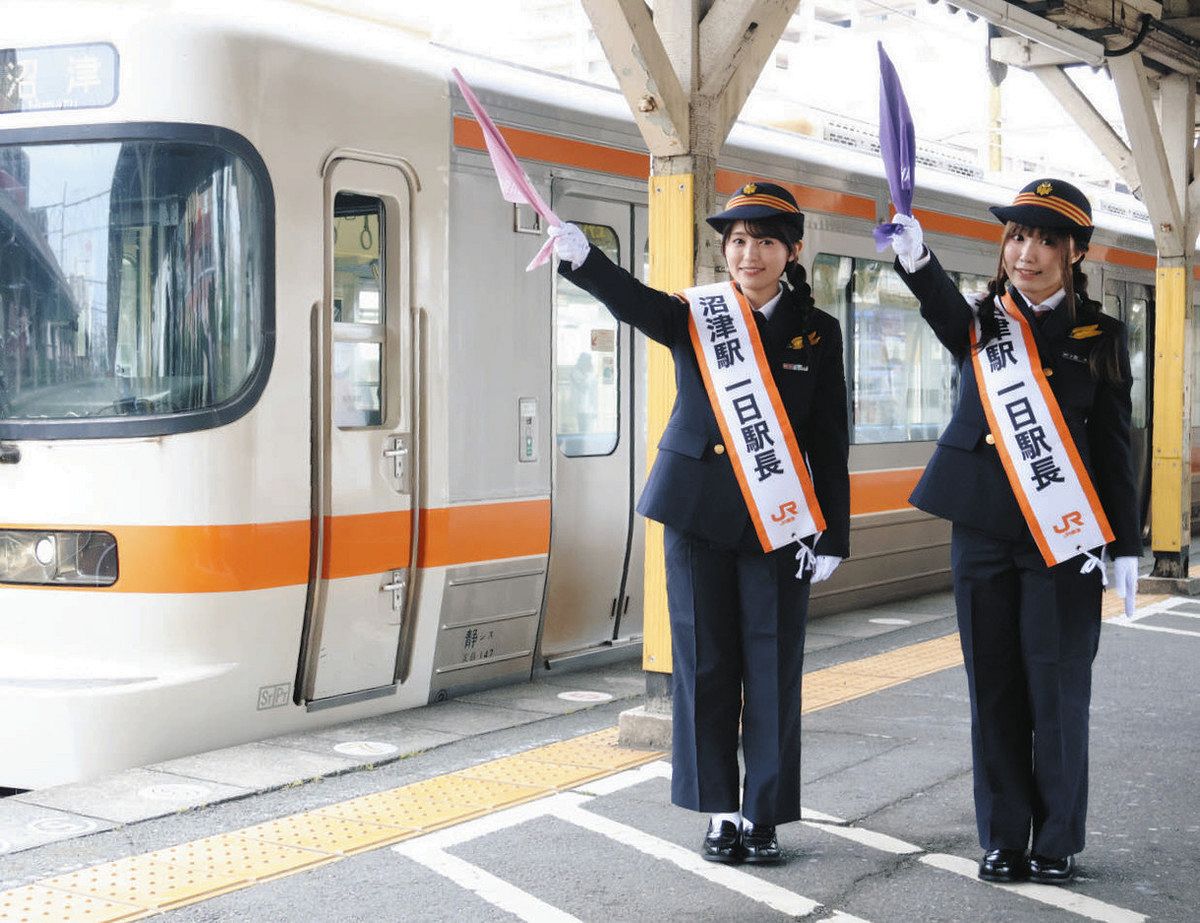 ラブライブ！声優が「出発進行」 JR沼津駅で一日駅長：中日新聞しずおかWeb