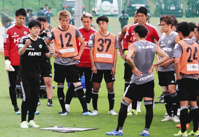 名波監督 選手に自信植える j2松本山雅 新体制スタート 中日新聞web 名波監督 選手に自信植える j2松本山雅 新体制スタート 中日新聞web