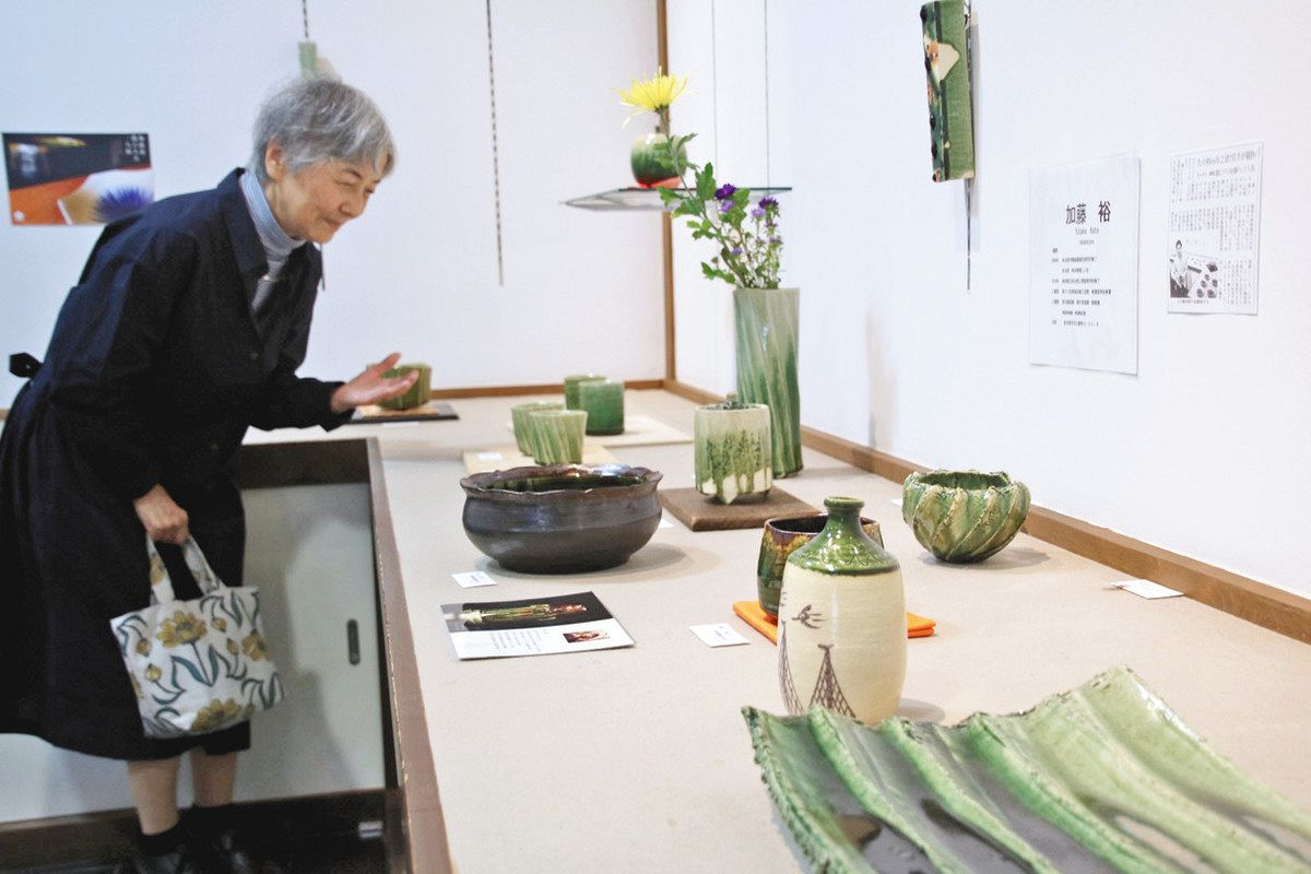 二人の陶芸作家作　花器 二人の陶芸作家作 花器 （花瓶や鉢など意欲作ずらり 可児で陶芸