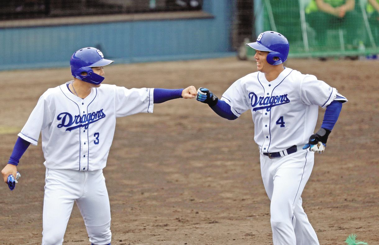 中日・鵜飼ようやく出たフェニックス1号右中間へ豪快2ラン、2安打3打点