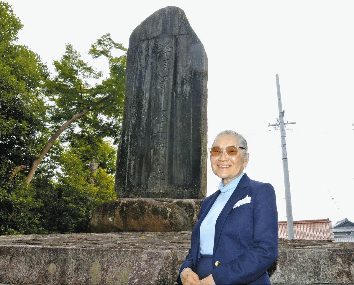 先祖眠るあま市の蓮華寺を98年ぶり訪問 蜂須賀小六正勝の直系子孫：中