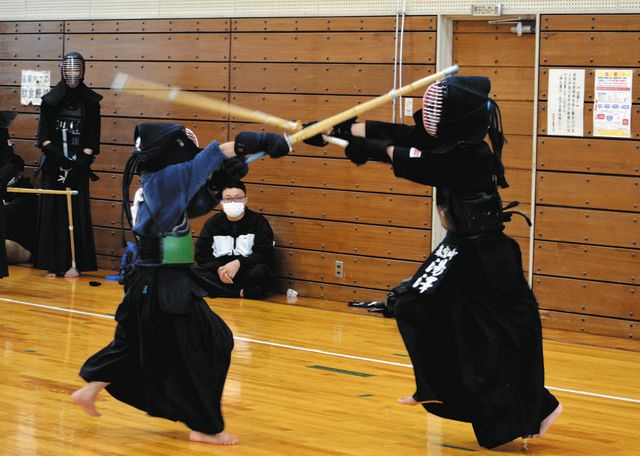 威勢よく竹刀打ち込む 伊那市スポーツ少年団剣道大会:中日新聞Web