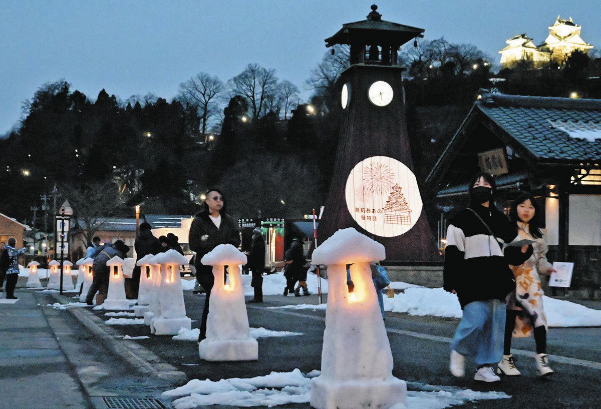 城下町を彩る雪見灯籠 大野市・越前おおの冬物語：中日新聞Web