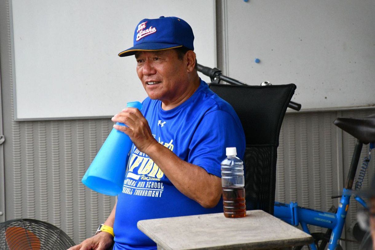 県岐阜商・鍛治舎巧監督はなぜ4年ぶりにユニフォームを変更した