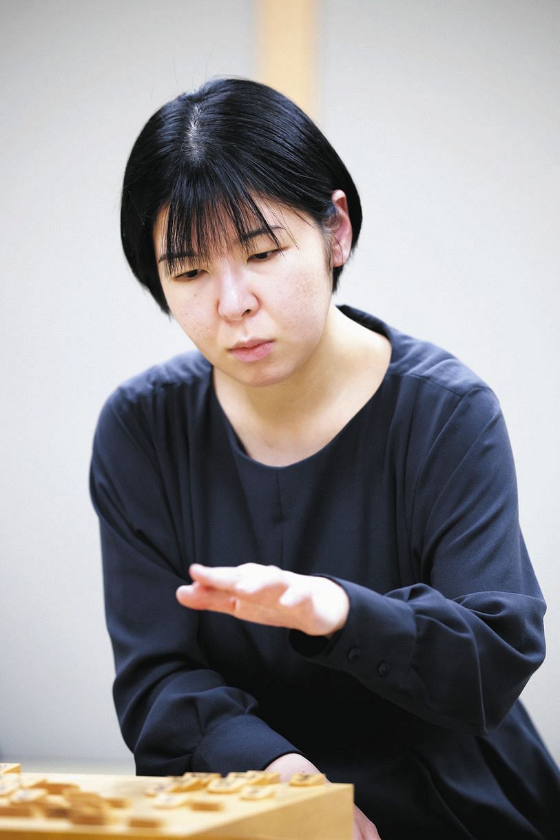 福間香奈女流王座、趣向の序盤 西山朋佳女流三冠との女流王座戦