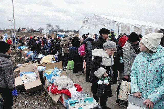 国境の町 避難民と共に ポーランドに欧州各国からボランティア集結 中日新聞web
