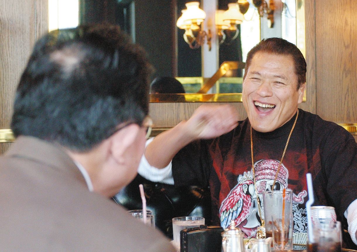 アントニオ猪木 さんを悼む 酒も交友も超一流 馬場派の記者にも銘酒をふるまうレジェンド 天国でライバルと何を語らうのだろうか 中日スポーツ 東京中日スポーツ