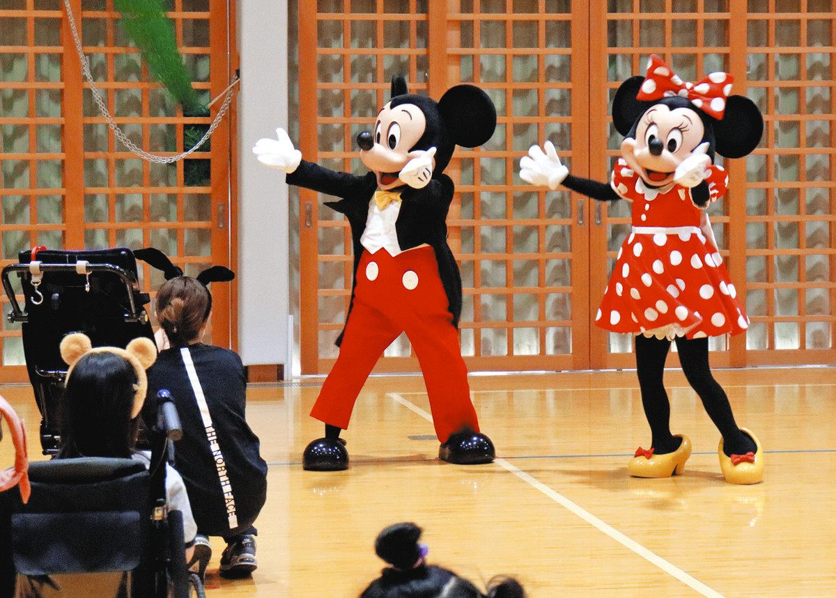 夢の国がやってきた 浜松・西部特支学校にミッキー＆ミニー：中日新聞