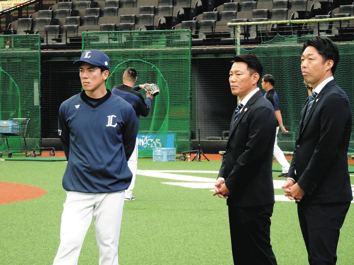 侍ジャパン井端弘和監督、西武＆ヤクルトを『はしご』視察 両監督から
