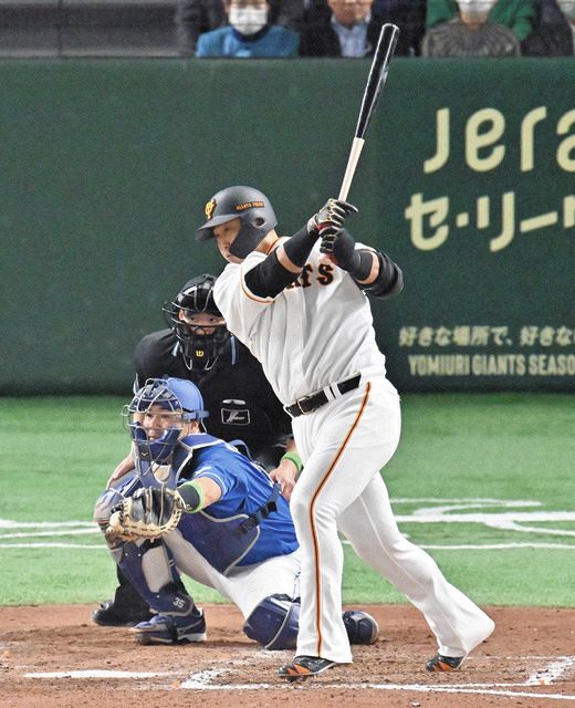 巨人】中田翔が会心の逆転打 追い込まれながらも右翼線に運ぶ