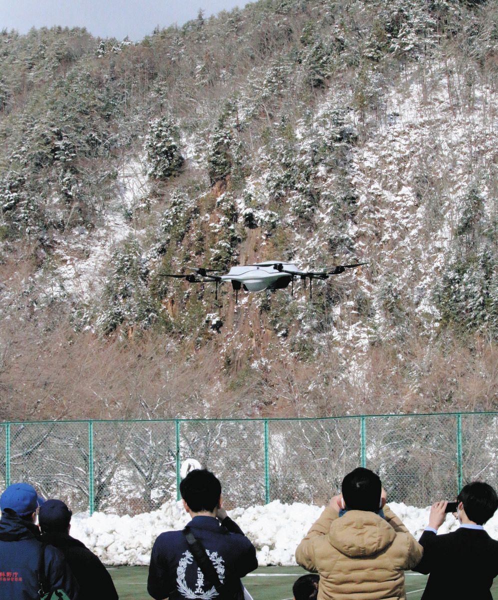 新たな物流システムへ、王滝村でドローン配送実証実験 長野初のレベル