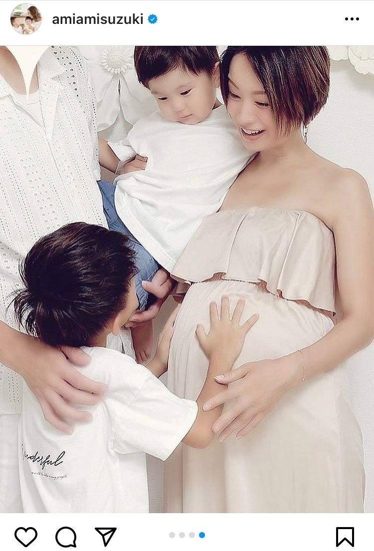 写真 出産を控えた鈴木亜美の家族4人ショット 中日スポーツ 東京中日スポーツ