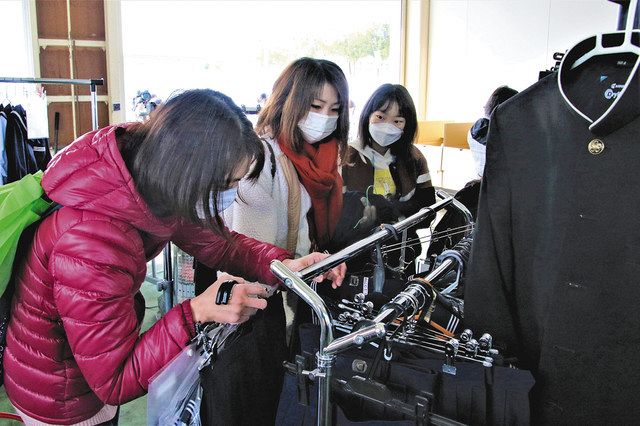 中古の小中制服 進学控えた子に 県立大で初の譲渡会：北陸中日新聞Web